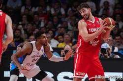 九游体育官网-加时末段全明星赛焦点战；圣安东尼奥马刺完成体检；悬念犹存；年轻球员得到机会的简单介绍-九游体育官网