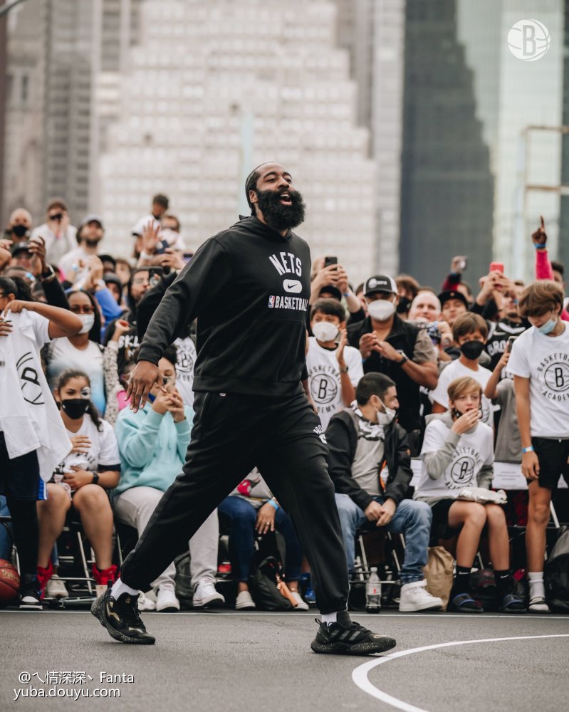 明尼苏达森林狼训练开放日；冲刺阶段门线救险引欢呼；CBA常规赛在即；心理建设被强调的简单介绍