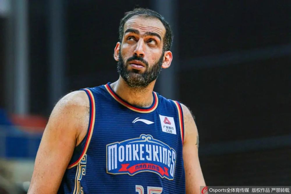 明尼苏达森林狼训练开放日；冲刺阶段门线救险引欢呼；CBA常规赛在即；心理建设被强调的简单介绍