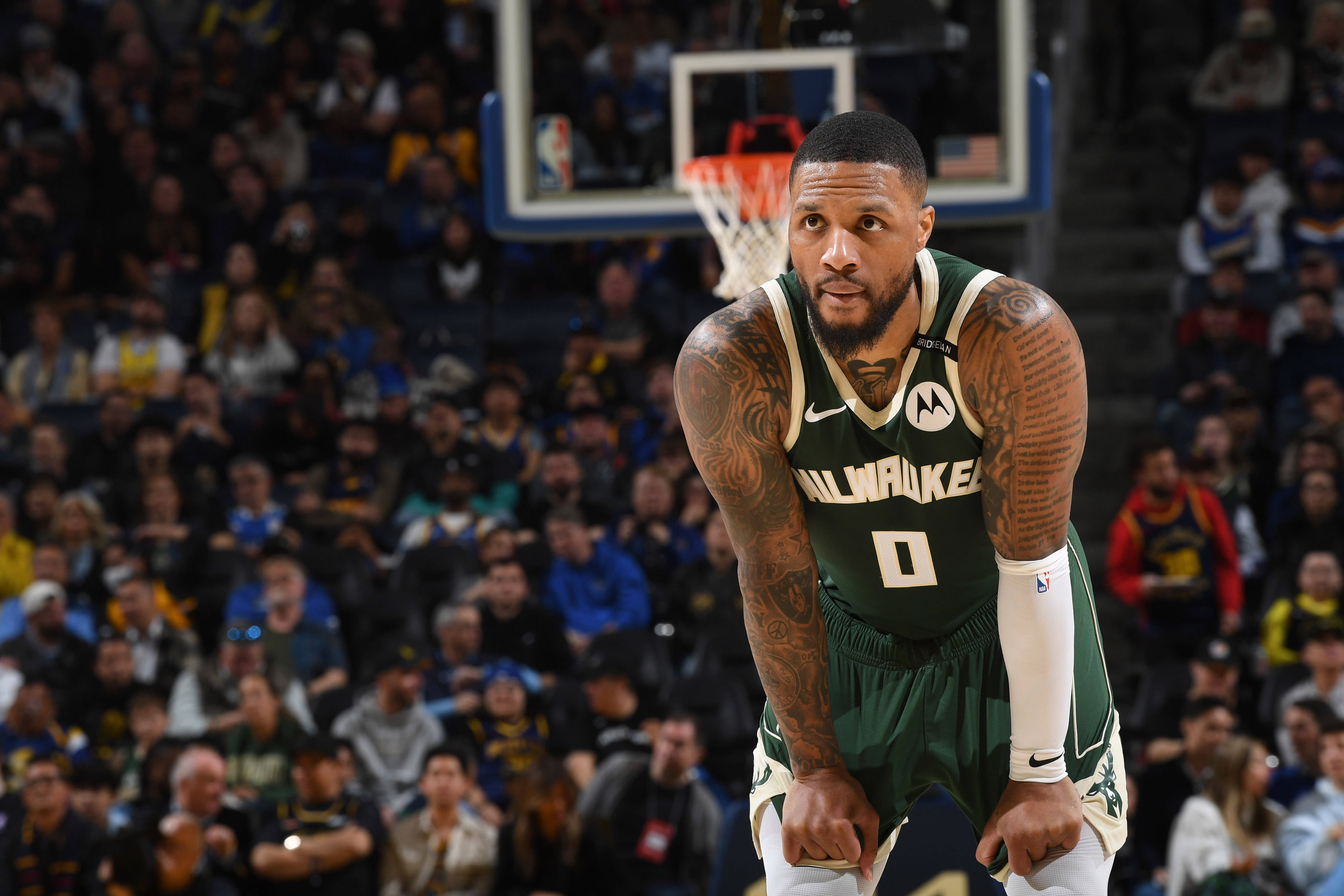 包含集结日密尔沃基雄鹿内部沟通：法国杯节点到来，底气十足，赛程密集仍需轮换的词条