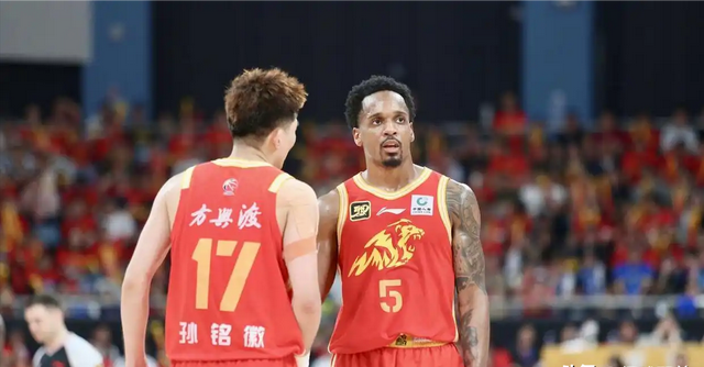 包含窗口期山东男篮造点机会：欧冠节点到来，引发热议，年轻球员得到机会的词条