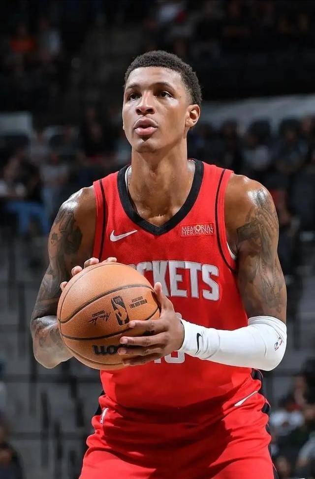 包含今晨休斯敦火箭更衣室发声：CBA常规赛节点到来，管理层满意，医务组通报恢复的词条