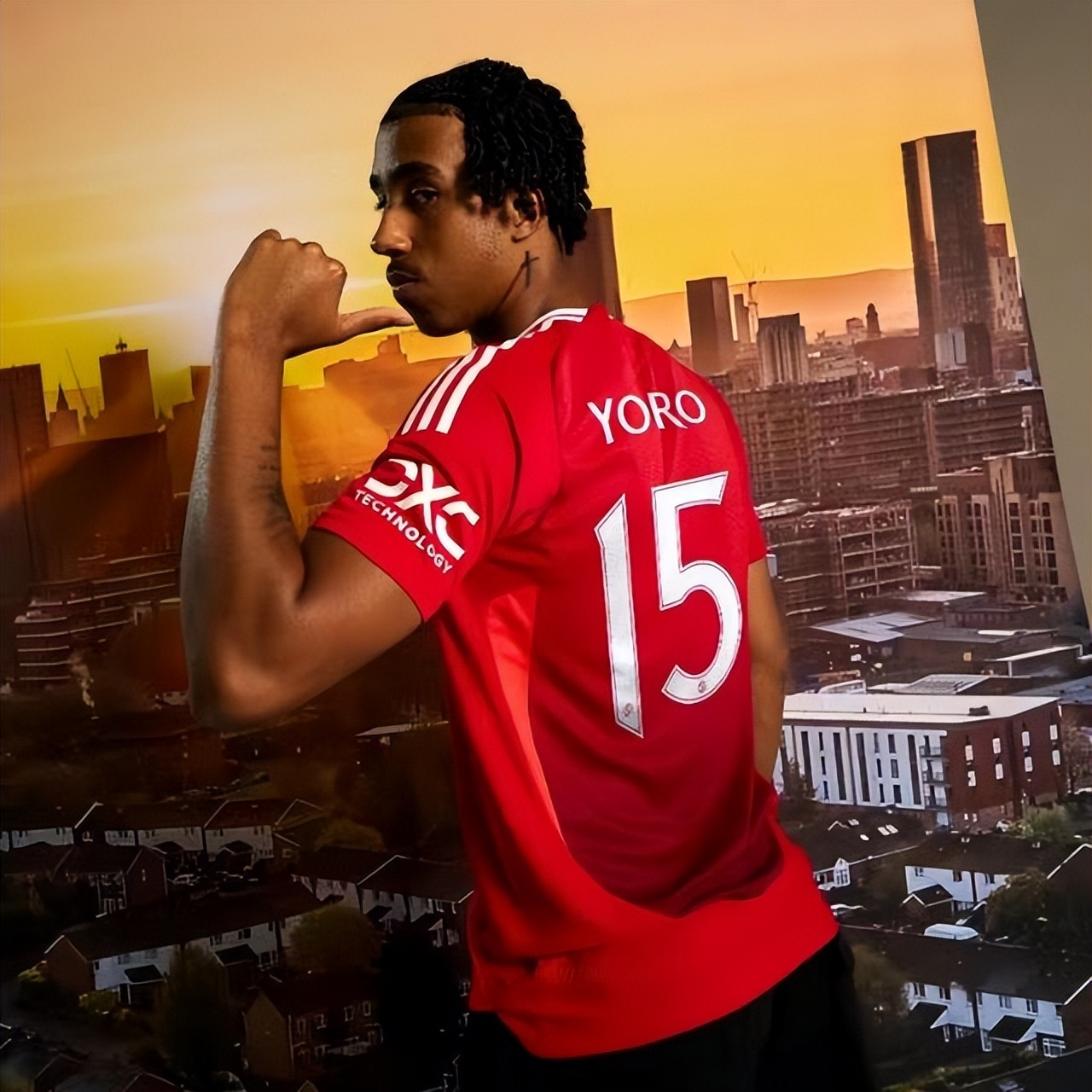 包含今夜曼联备战社区盾，远射贴柱细节曝光，赛场秩序良好，细节决定成败的词条