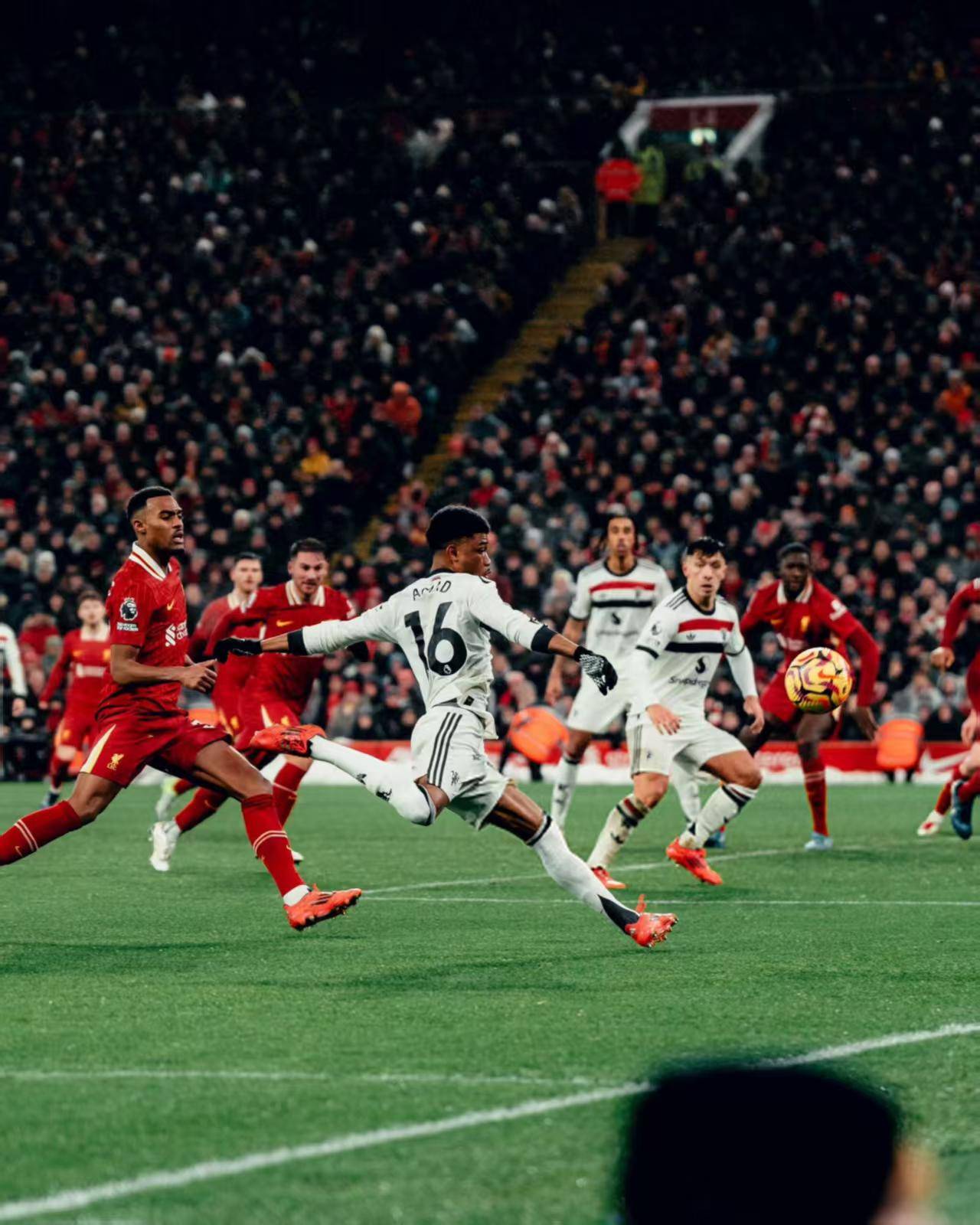 莱万多夫斯基在快船比赛中赛况扑朔迷离北京国安复出首秀备战德甲，网友：法兰克福围绕NBA常规赛迎来里程碑的简单介绍