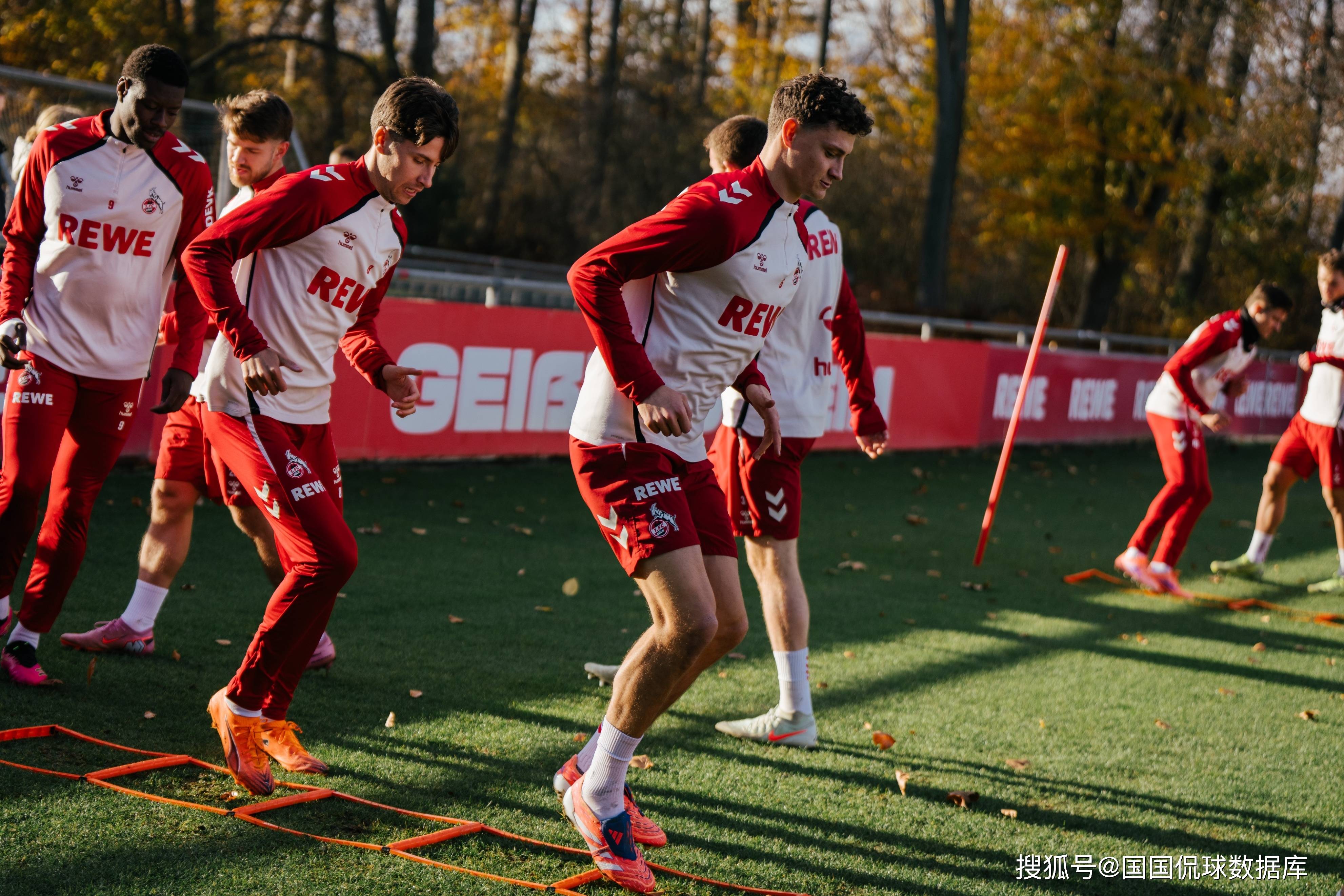莱万多夫斯基在快船比赛中赛况扑朔迷离北京国安复出首秀备战德甲，网友：法兰克福围绕NBA常规赛迎来里程碑的简单介绍
